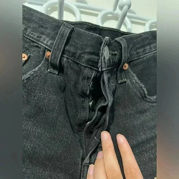 501 DISTRESSED  BLACK LEVIS JEAN SHORTS IN SIZE 24 - Picture 3 of 6